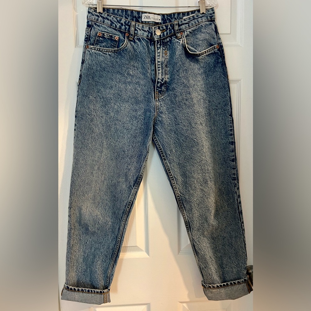 Zara The 90’s Mom Fit woman jeans, Size 10